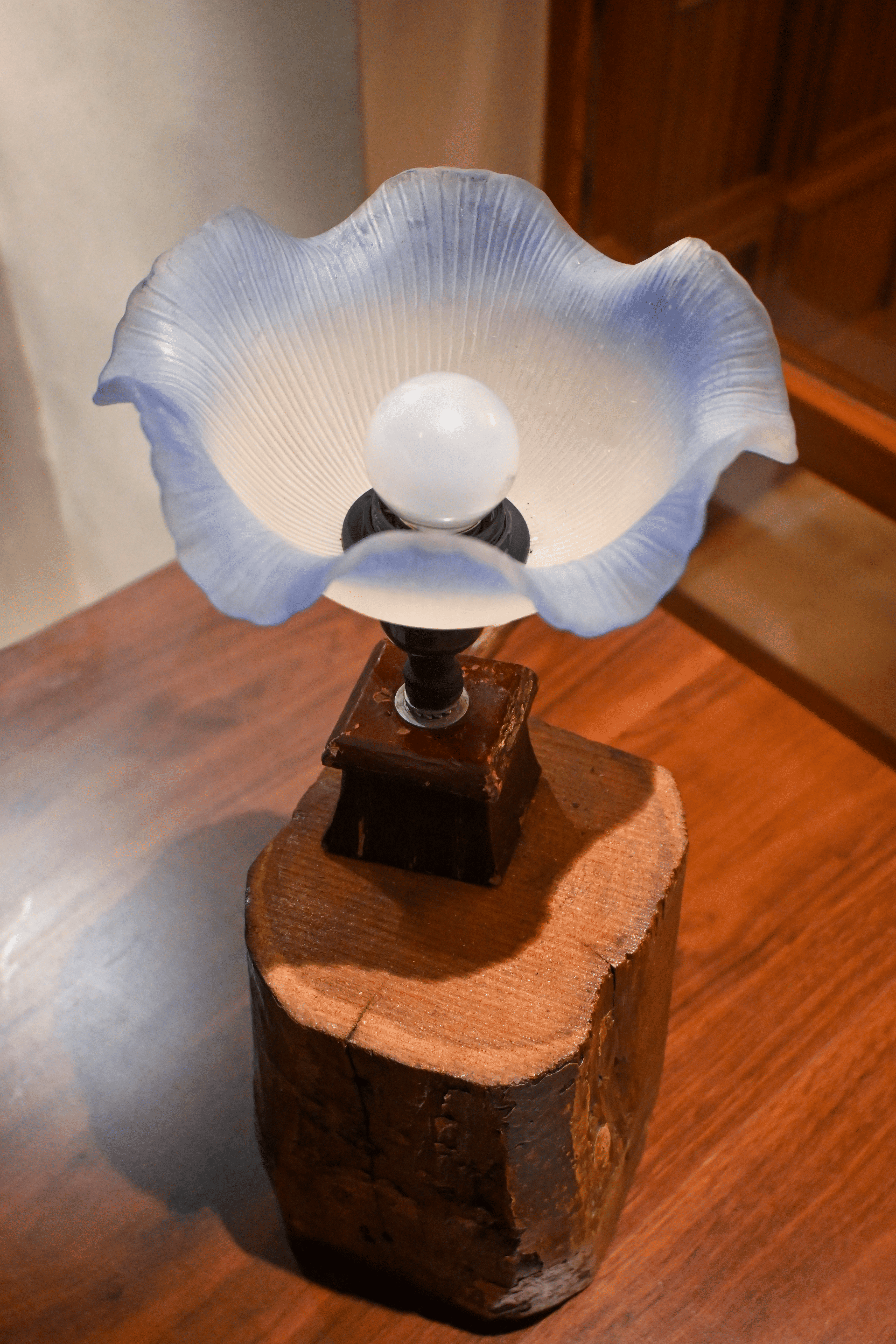 Wildflower Lamp – Tree Trunk and Flower Glass Table Lamp