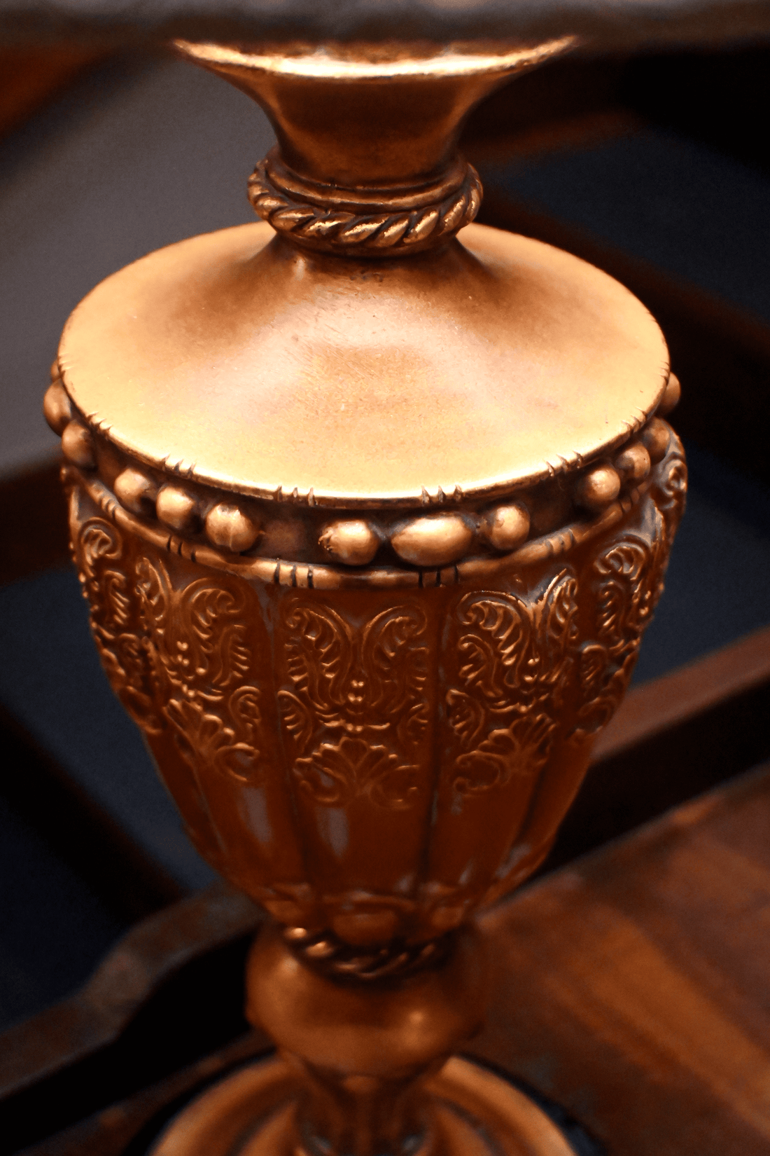 Amber Echo - Victorian Style Table Lamp