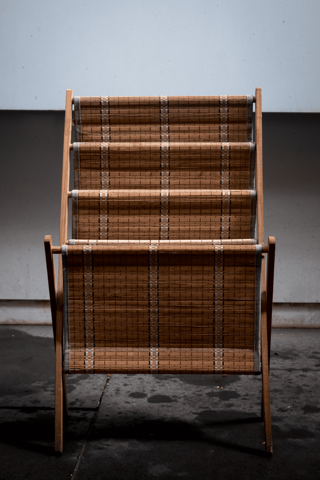 Colonial Reader – Magazine Rack
