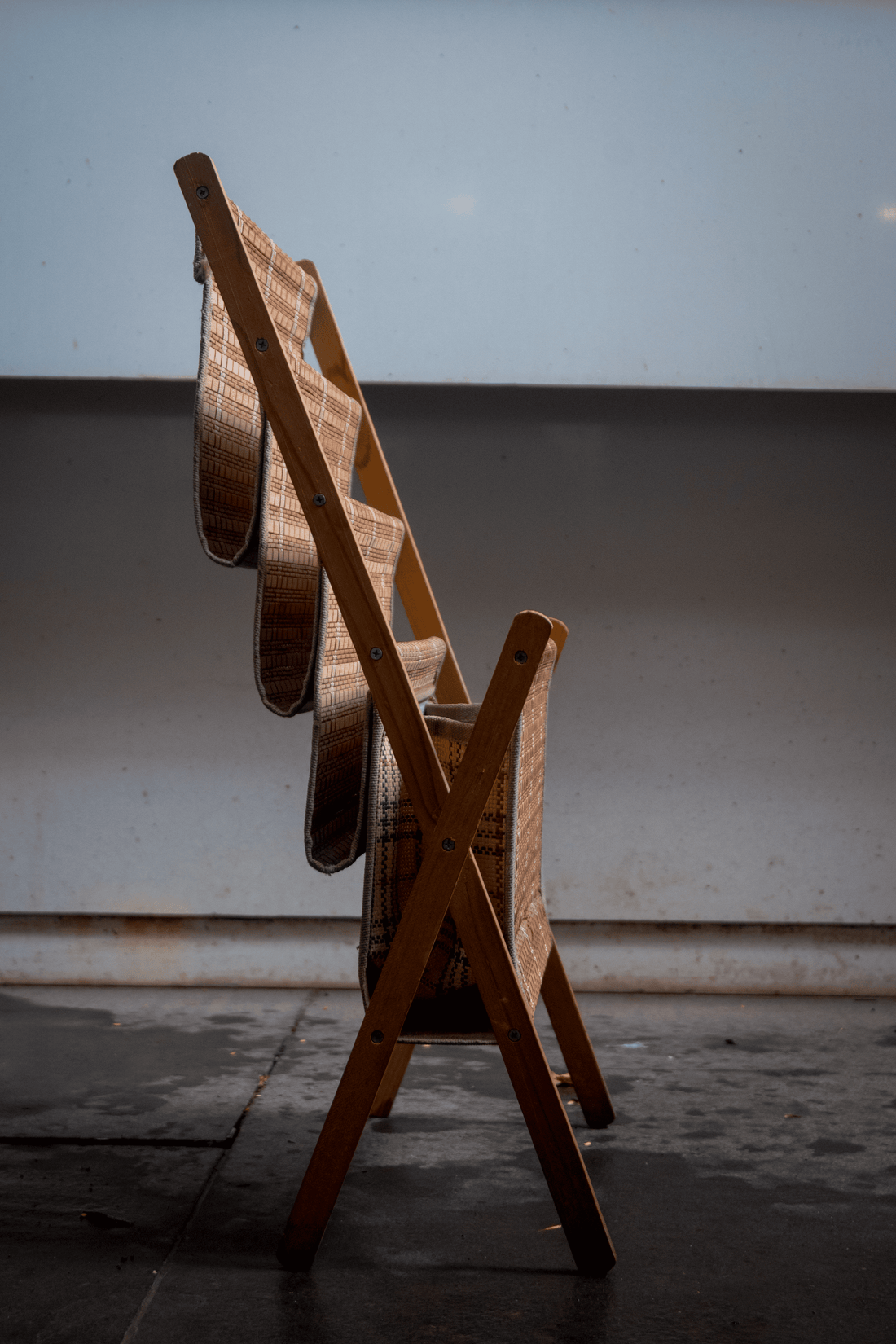 Colonial Reader – Magazine Rack