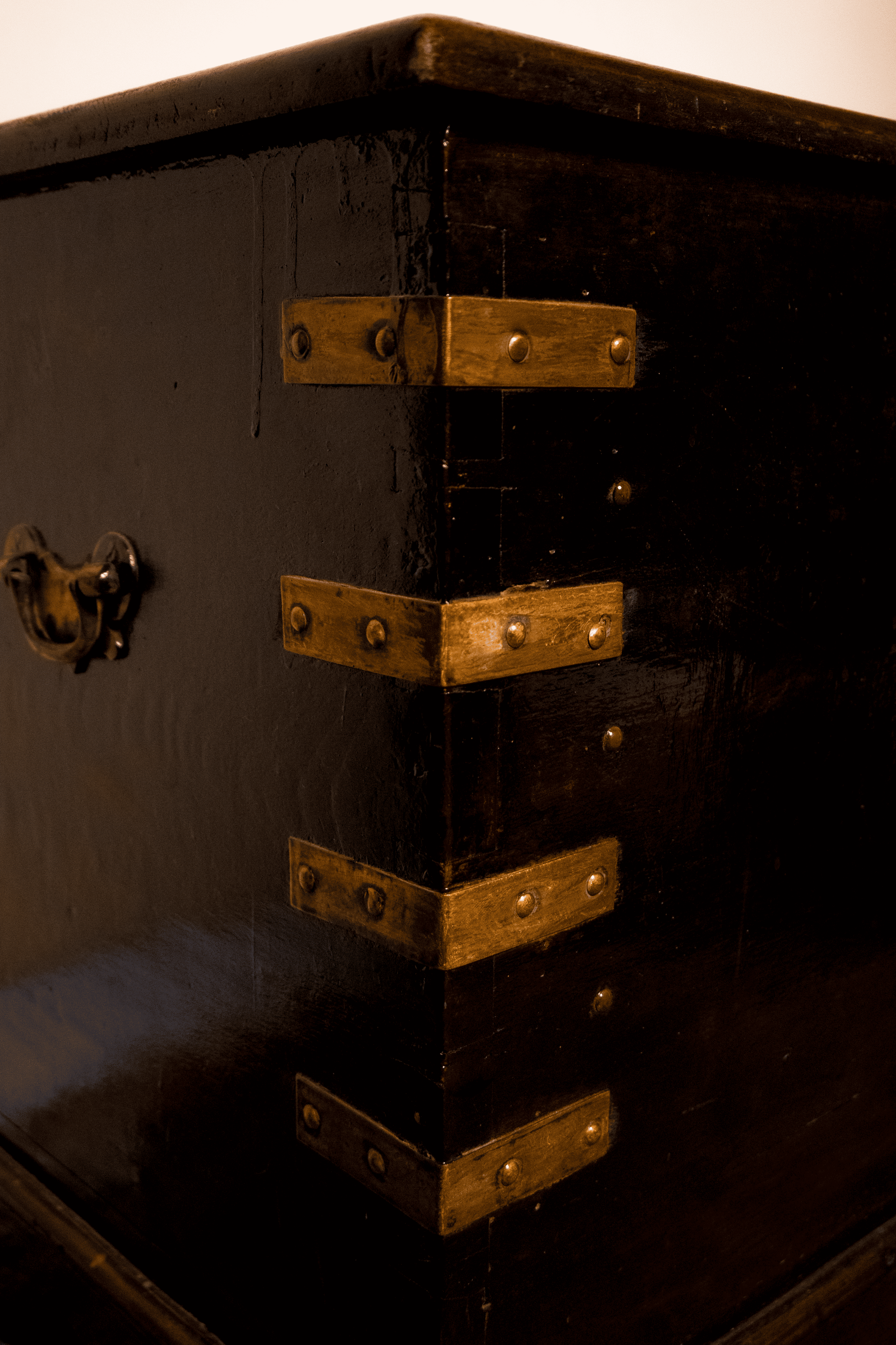 Viceroy’s Vault – Old-Growth Teak Campaign Chest / Brass-Bound Trunk