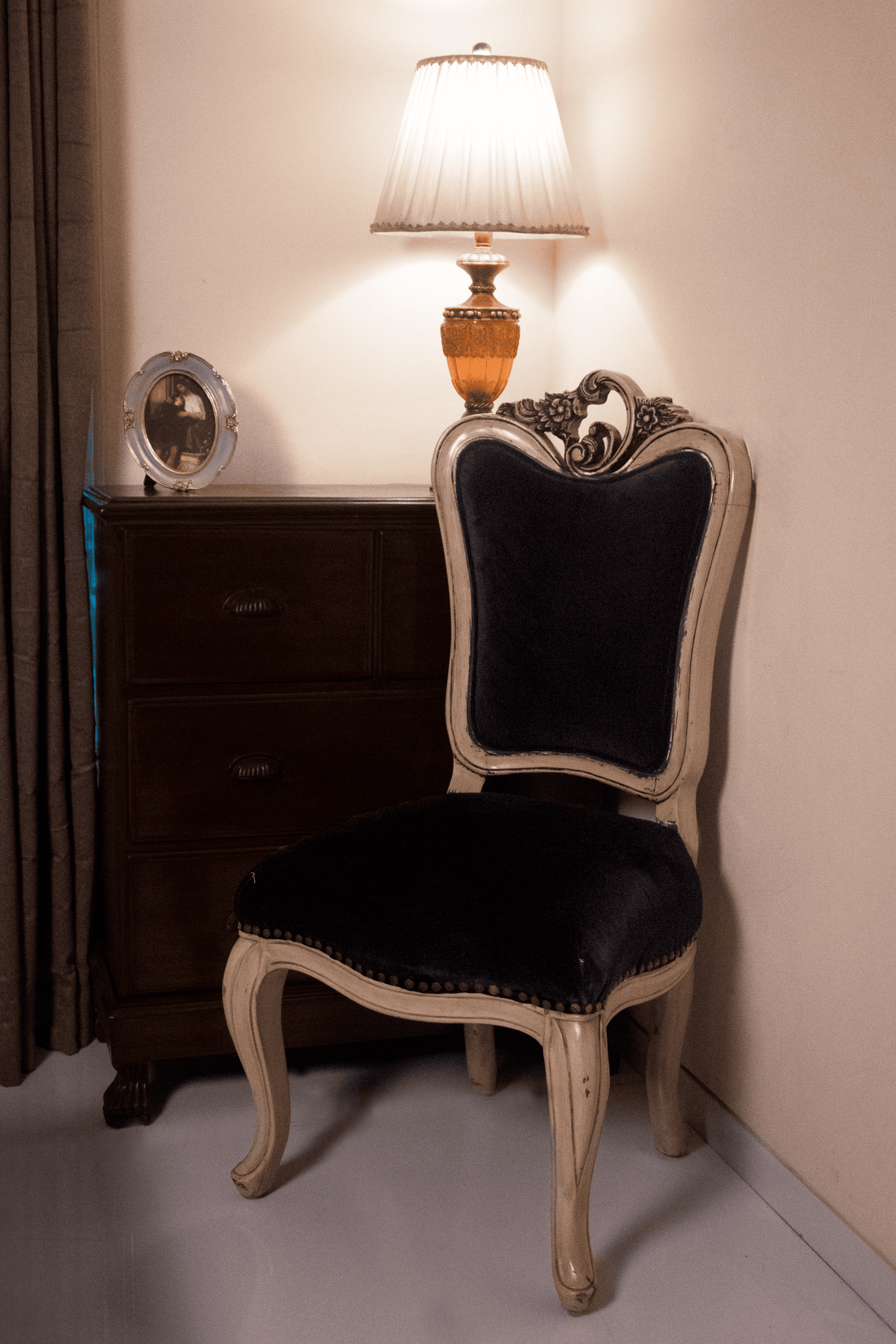 Zebra Majesty - Victorian Ivory Accent Chair