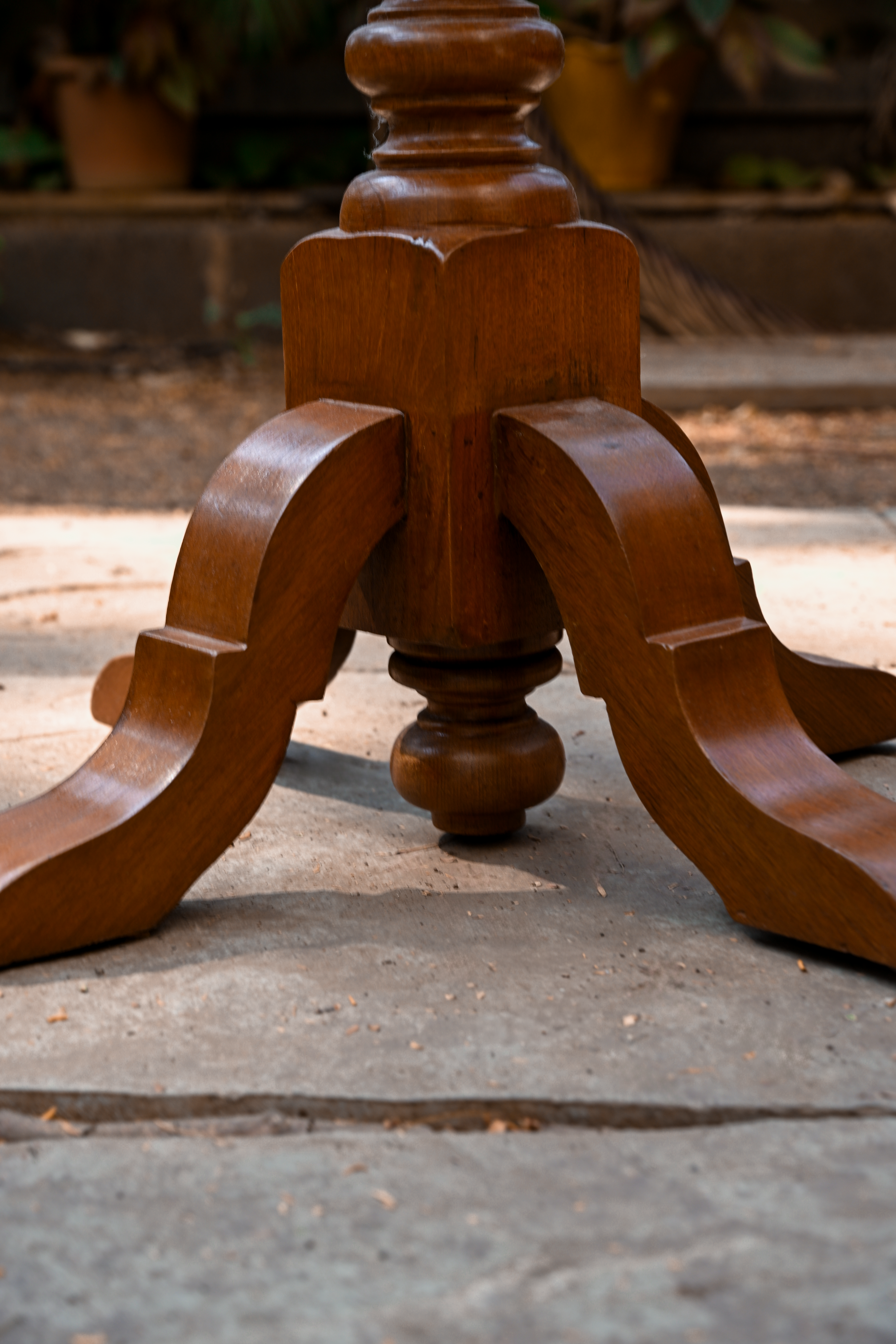 PEACOCK PEDESTAL ROUND PEDESTAL TABLE - COLONIAL TEAK