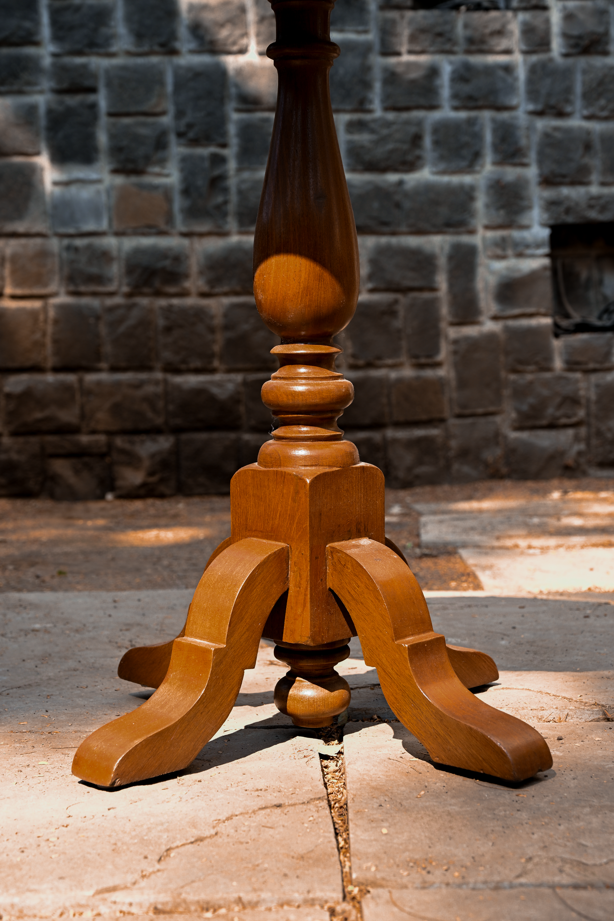 PEACOCK PEDESTAL ROUND PEDESTAL TABLE - COLONIAL TEAK