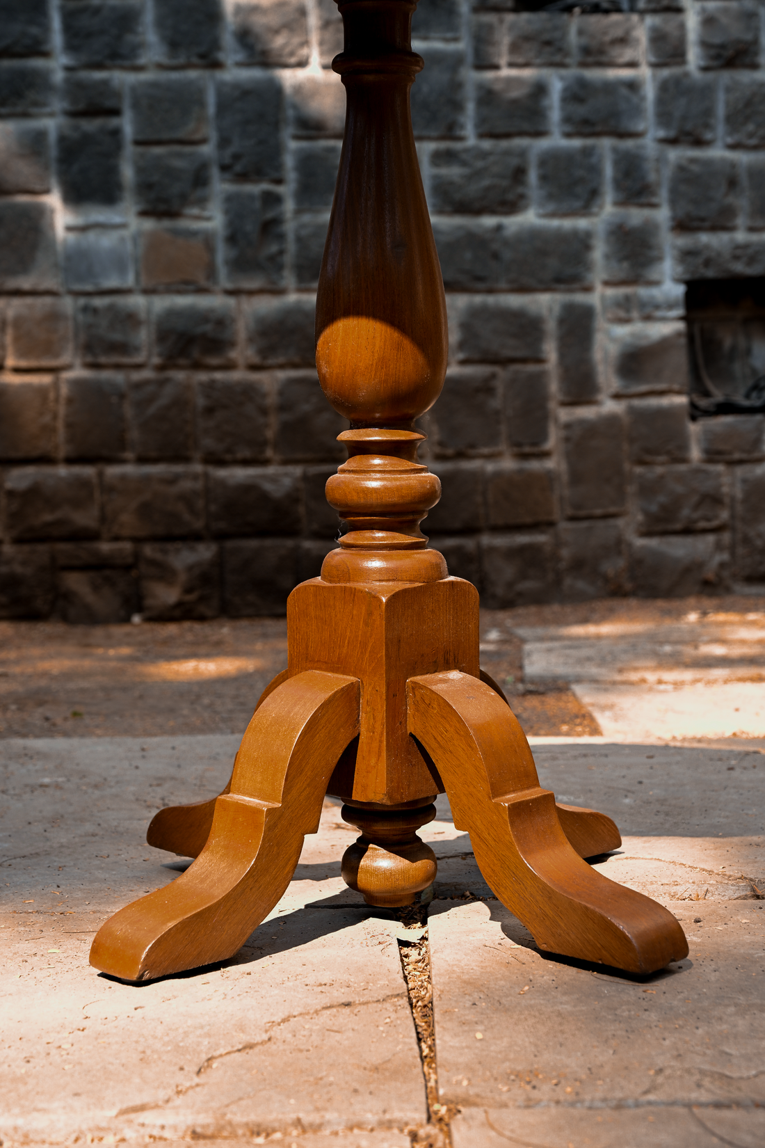 PEACOCK PEDESTAL ROUND PEDESTAL TABLE - COLONIAL TEAK