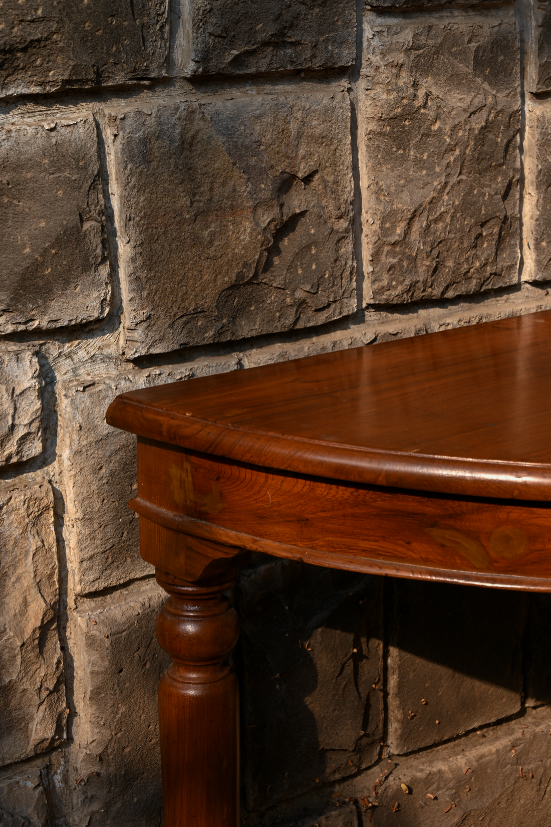 DEMILUNE HALF-MOON CONSOLE TABLE