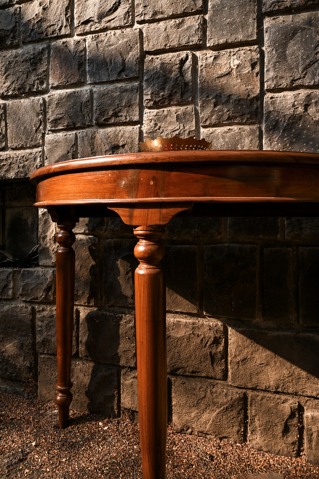 DEMILUNE HALF-MOON CONSOLE TABLE