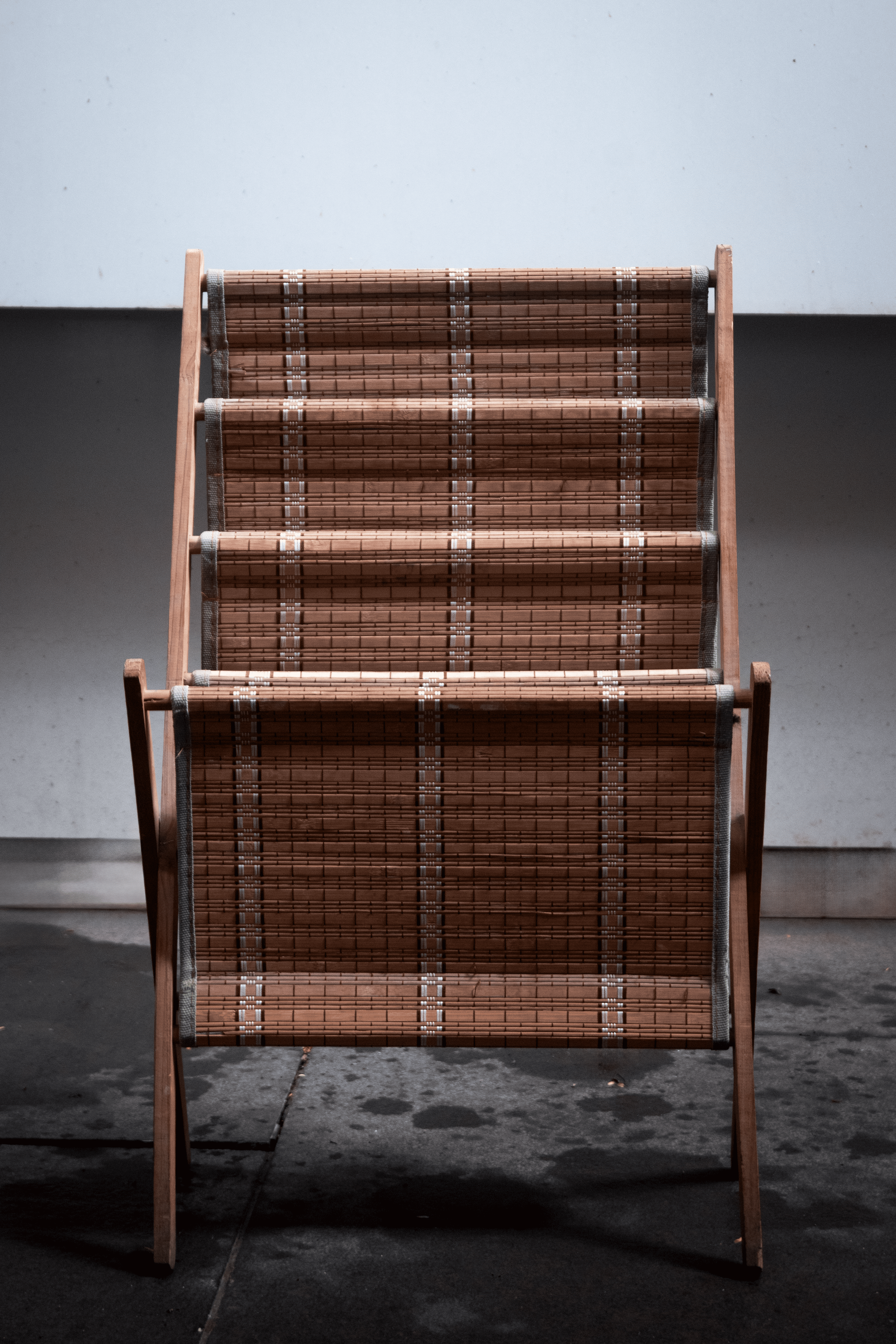 Colonial Reader – Magazine Rack