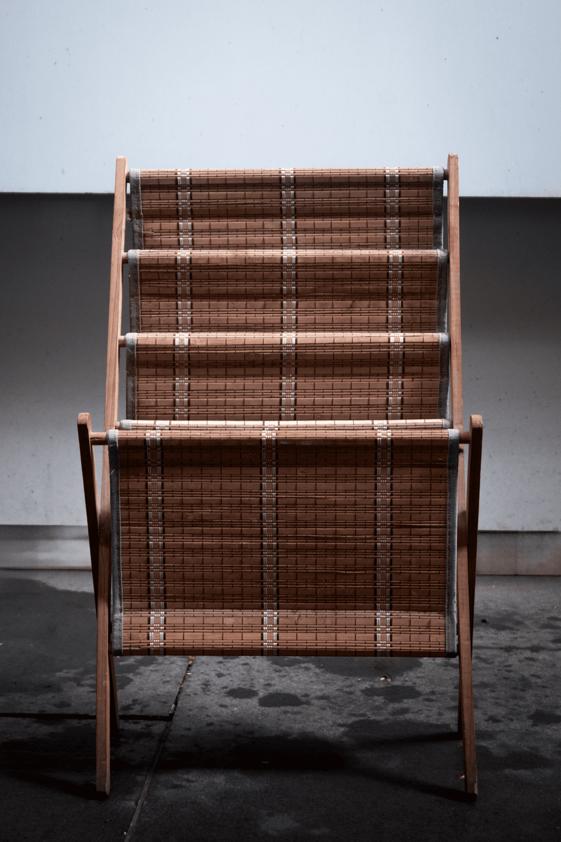 Colonial Reader – Magazine Rack